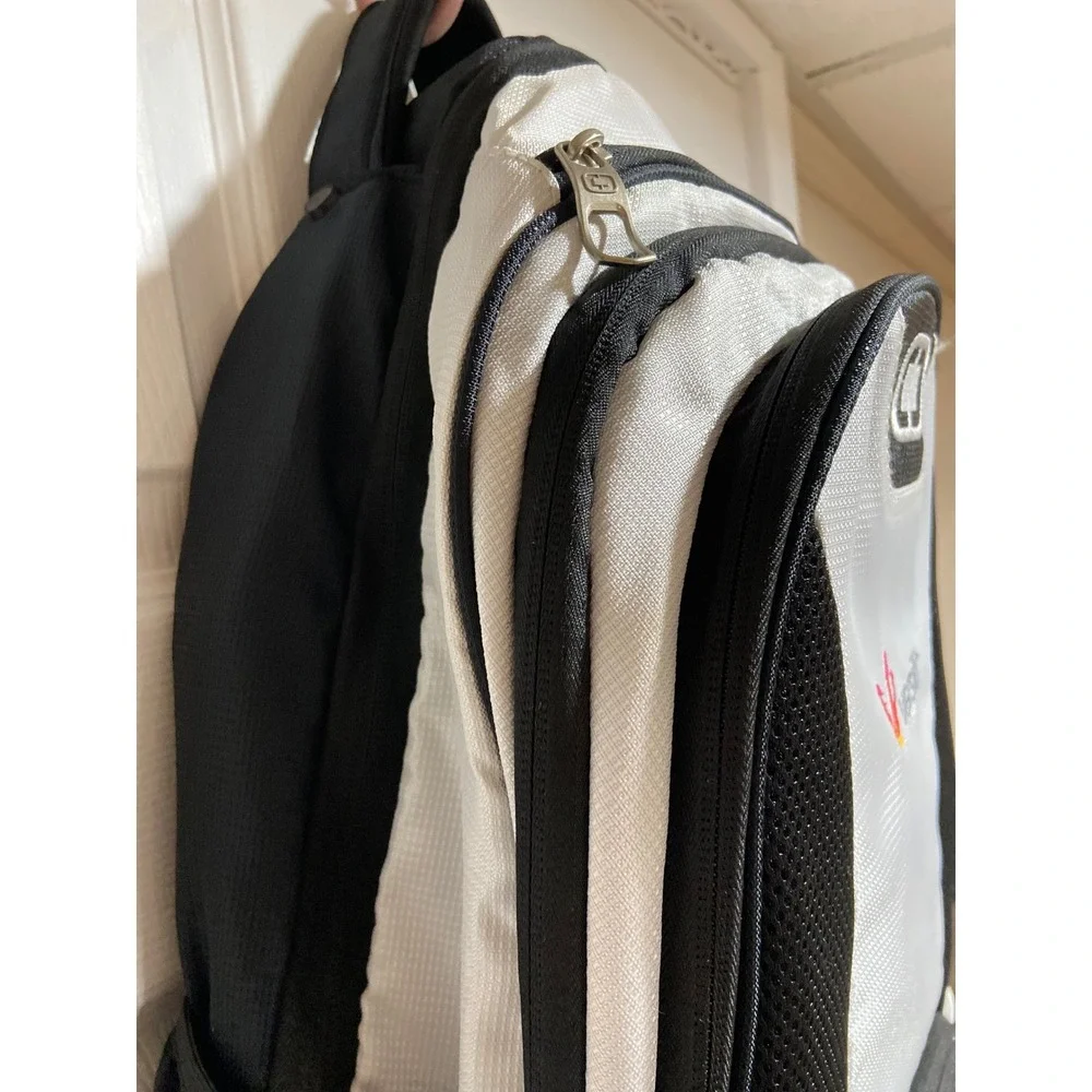 OGIO Versiti Backpack‎ White Black Laptop Sleeve School Travel Commuter Bag